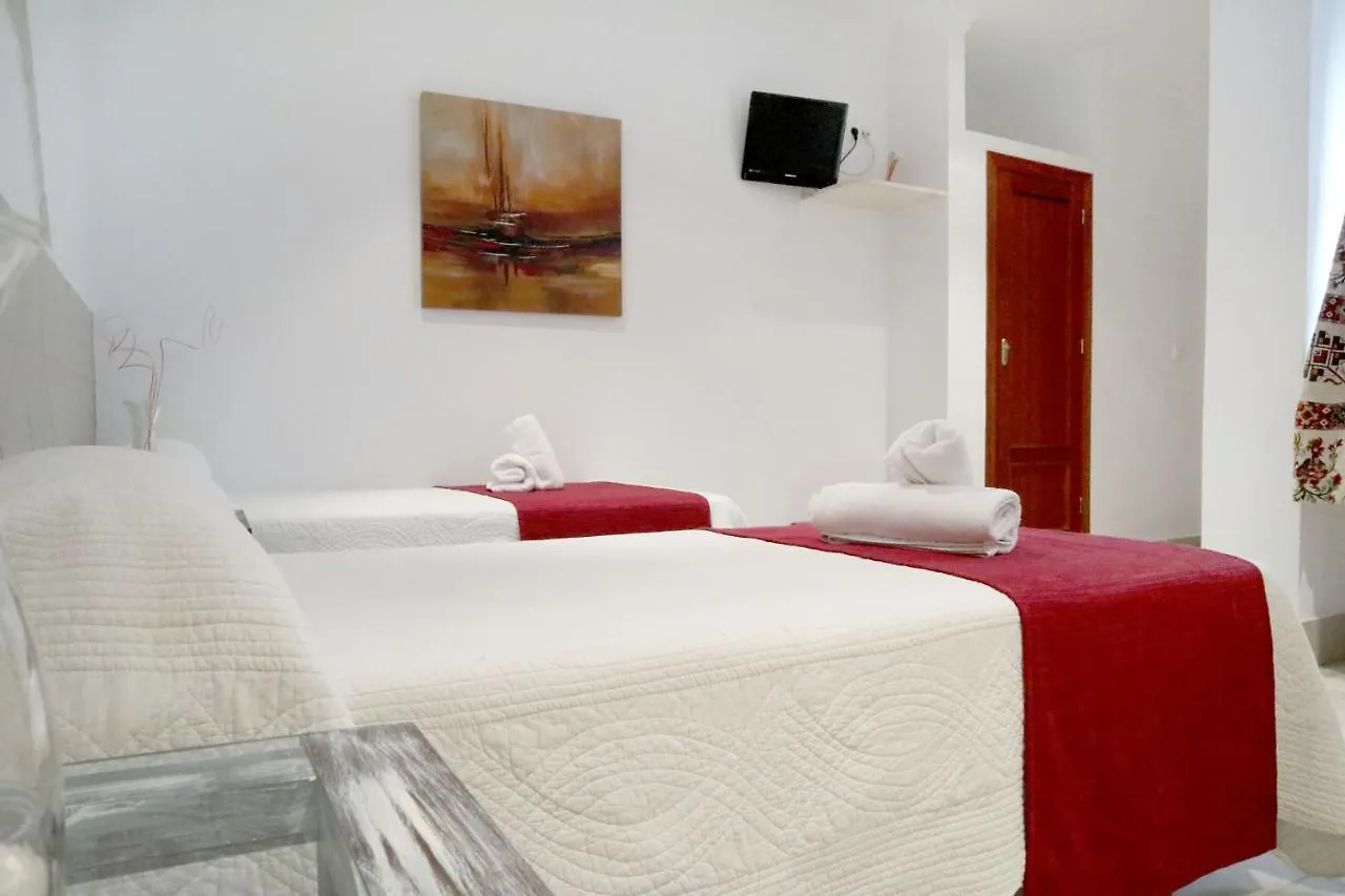 Hostal Victoria La Carlota Guest house