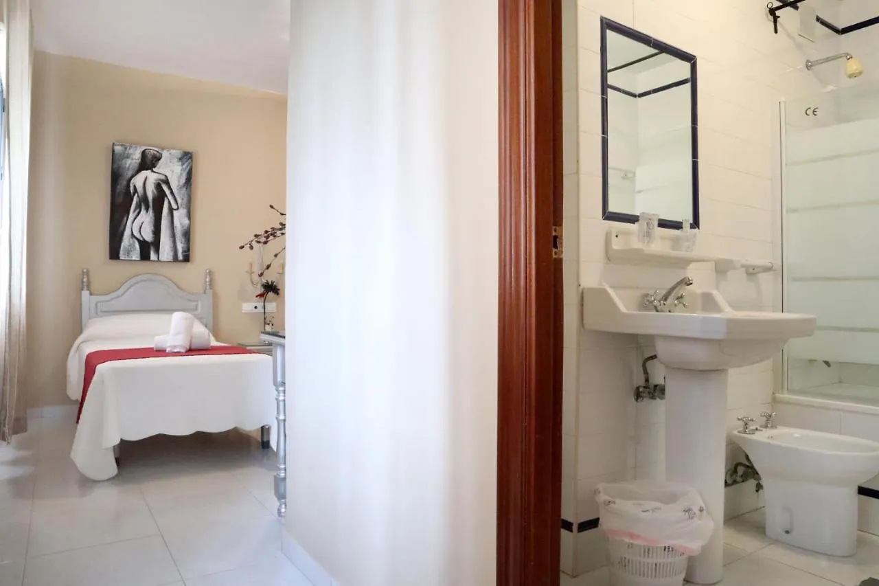 Guest house Hostal Victoria La Carlota Spain