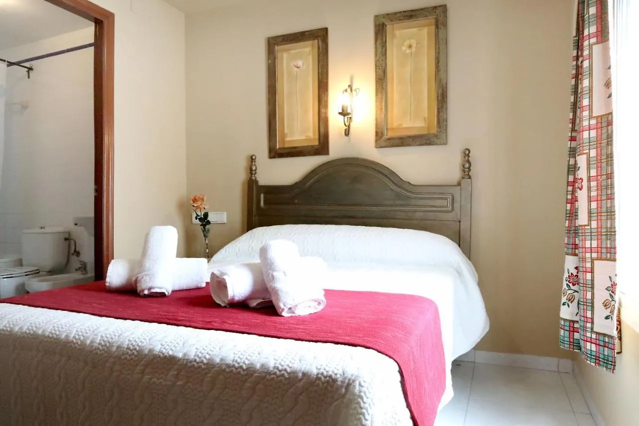 Hostal Victoria La Carlota Guest house